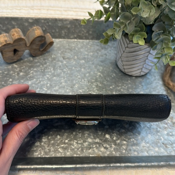 Louis Vuitton Mahina Wallet - Picture 15 of 16